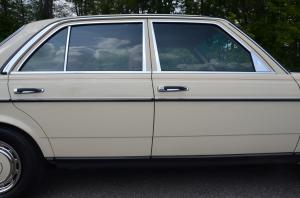 Mercedes-Benz 240 D 1983 года  (EU)